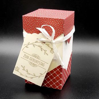 Leere Verpackung in Glutrot